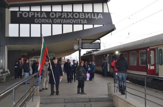 Шести ден без влакове на гара Горна Оряховица, получена е покана за започване на преговори