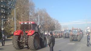 Фермерите протестират втори ден