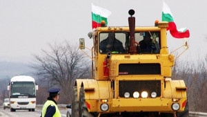 Блокираха Петолъчката за час и половина