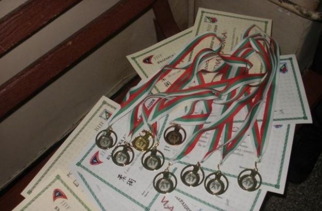 2 златни, 4 сребърни и 1 бронзов медал за “Петромакс” от първенство по джу джицу