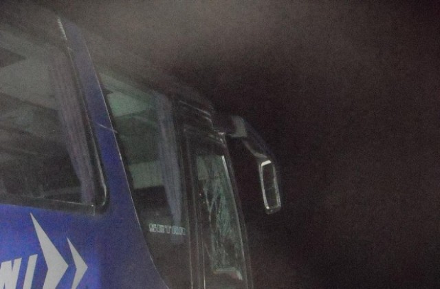 Автобус почти нагази в морето на Златните