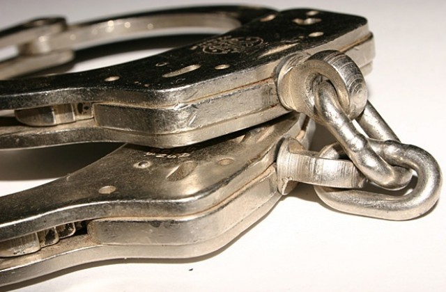 Арестуваха 16-годишен обирджия на златни накити