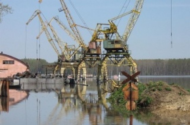 По-къс работен ден на пристанище Лом заради ниското ниво на реката