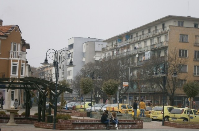 В Севлиево ще премахват принудително трайно паркирани излезли от употреба автомобили