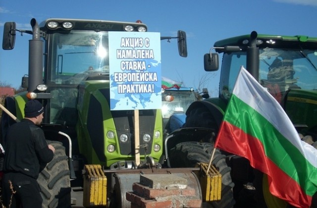 Земеделци от Северозапада дефилират около Ботевград