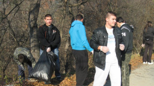 3 тона отпадъци събраха казанлъшки ученици и младежи в екоакция