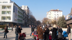 Едва десетина майки излязоха на протест