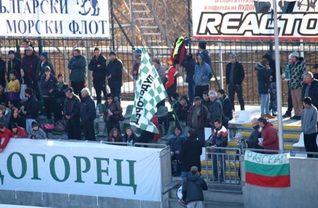 Агитката на есенния шампион става още по-шумна