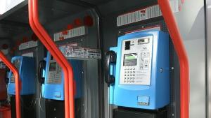 Пиян мъж замени мобилния си телефон с уличен