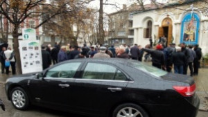 Митрополит Кирил с Линкълн като на Обама