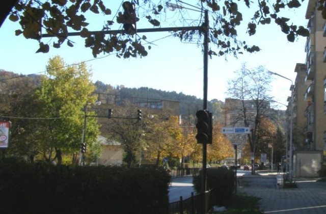 Въвеждат в експлоатация нови светофари на кръстовището до автогарата