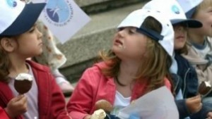 Метод за интензивно общуване помага на изоставени деца