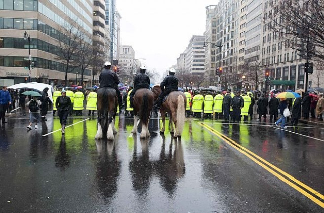 Демонстранти затвориха улицата на лобистите във Вашингтон