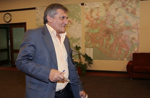 Петър Диков: Да се промени статутът на антените на мобилните оператори