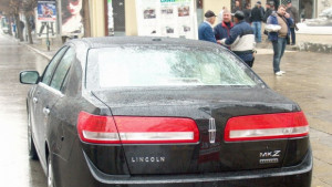 Взимат луксозния Линкълн на митрополит Кирил