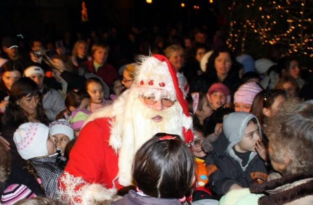 Дядо Коледа пристига във Враца още от днес