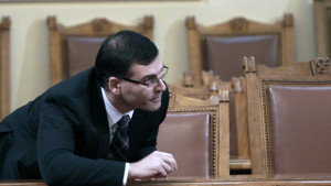 Младежите от БСП пуснаха Тефтерчето на Симеон Дянков