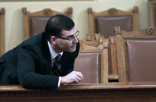 Младежите от БСП пуснаха „Тефтерчето на Симеон Дянков”