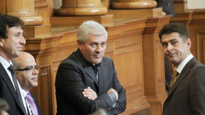 Шарков прекъсна гласуването на бюджета сините възмутени от случващото се