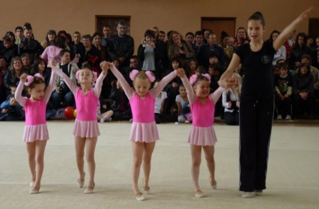 Коледни звездички в Мездра