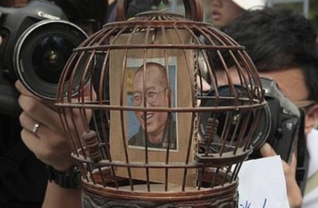 Нобелови лауреати за мир в кампания за освобождаването на китаеца Лю Сяобо