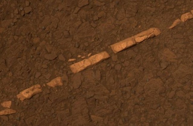 Марсоходът Опортюнити намери следи от вода