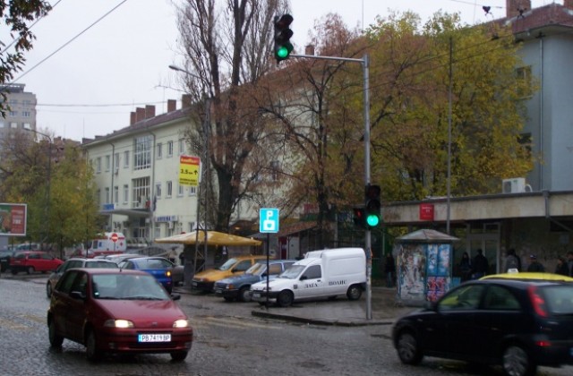 Буферни зони за паркиране ще отпушват трафика в центъра