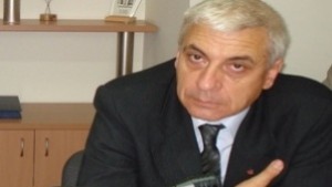 Спират 12 влака от и за Димитровград село Крум протестира