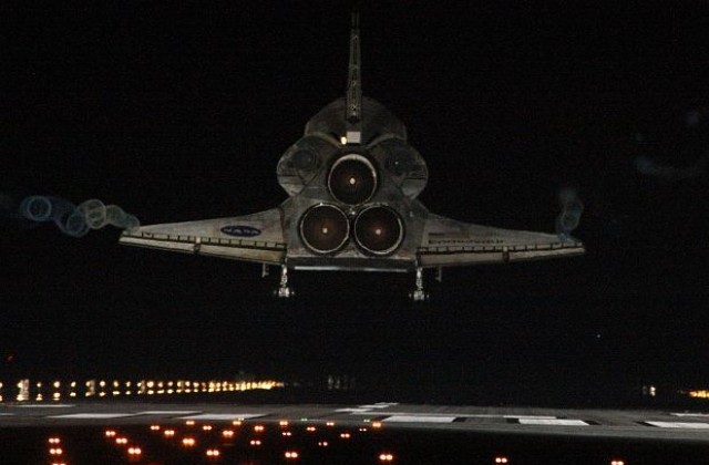 НАСА даде зелена светлина за полет на частен товарен кораб до МКС