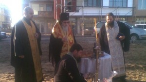 Владиката сложи първия камък