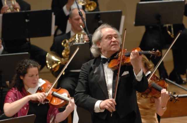 Малчугани дирижираха по време на концерта на Щраус Оркестра Виена