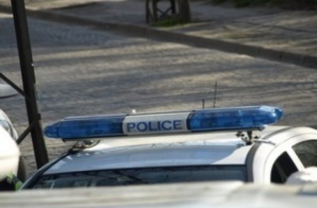 Задържаха двама, нападнали таксиджия