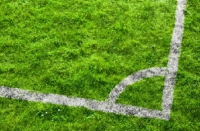 Полицаи играят футбол благотворително