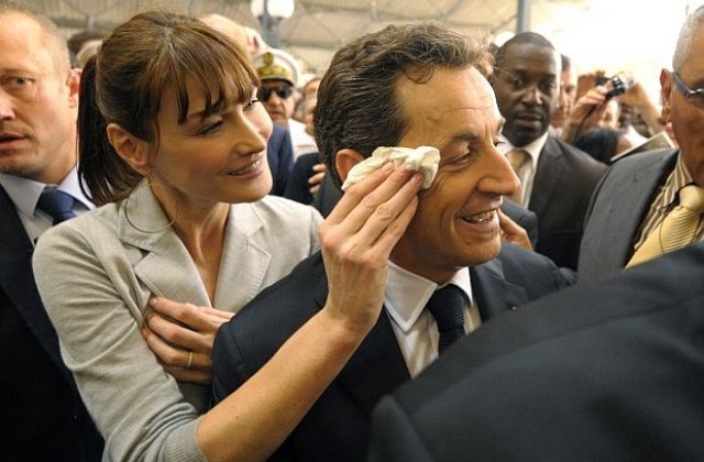Съпругите на Саркози заровиха томахавката