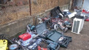 Задържаха двама обрали петролна база в Поликраище