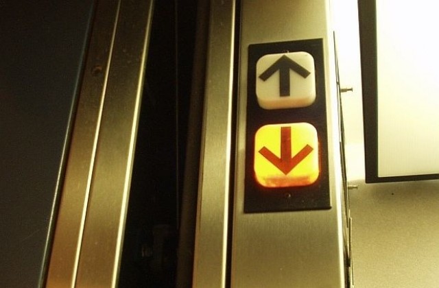 Дядо падна в асансьорна шахта