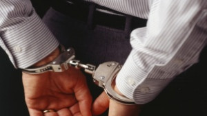 Задържаха данъчен инспектор с подкуп