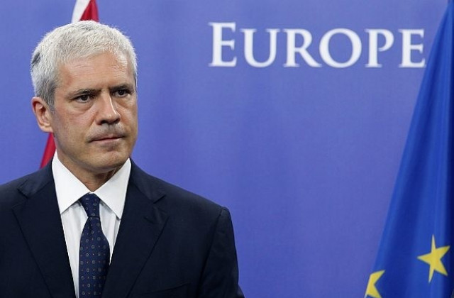 Тадич призна: Искат да признаем Косово
