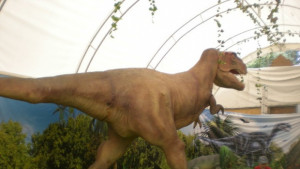 Нашествие на огромни динозаври в музея