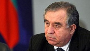 Рагин Властта си вкарва автогол със забраната за пушене на