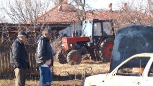 Дворът с изгорелите коли в Китанчево туристическа атракция