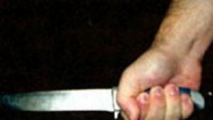 Бездомник с нож във врата след пиянска свада