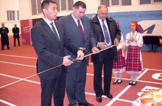 Свилен Нейков откри реновираната зала по лека атлетика