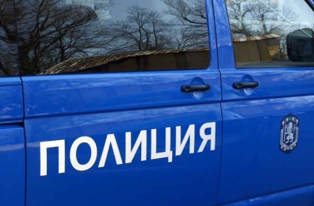 Задържаха мъж, блудствал с дете