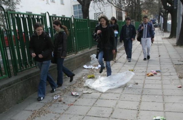 СО призовава: Махнете незакрепените предмети от балконите