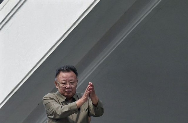 Севернокорейският лидер Ким Чен-ир е починал от инфаркт, пътувайки с влак