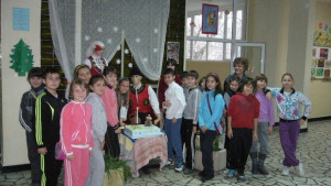 Наградиха с торти победителите от конкурса Коледно настроение