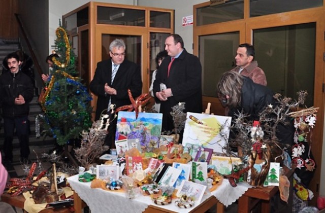 Коледен базар подпомага деца в неравностойно положение