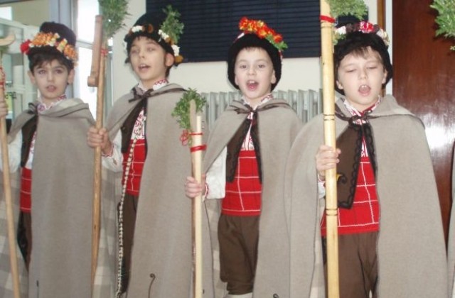 Коледарчета ще поздравят кмета