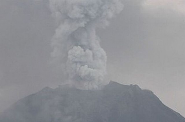 Вулканът Шивелуч на полуостров Камчатка се активизира